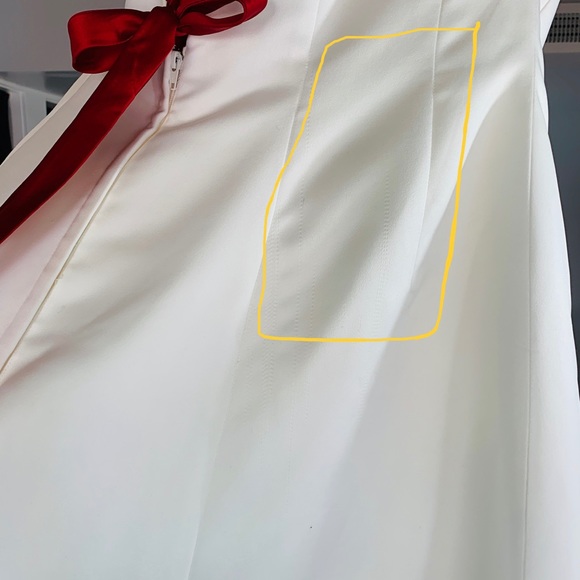 Continued David’s Bridal Ivory Apple Wedding gown - Picture 4 of 6